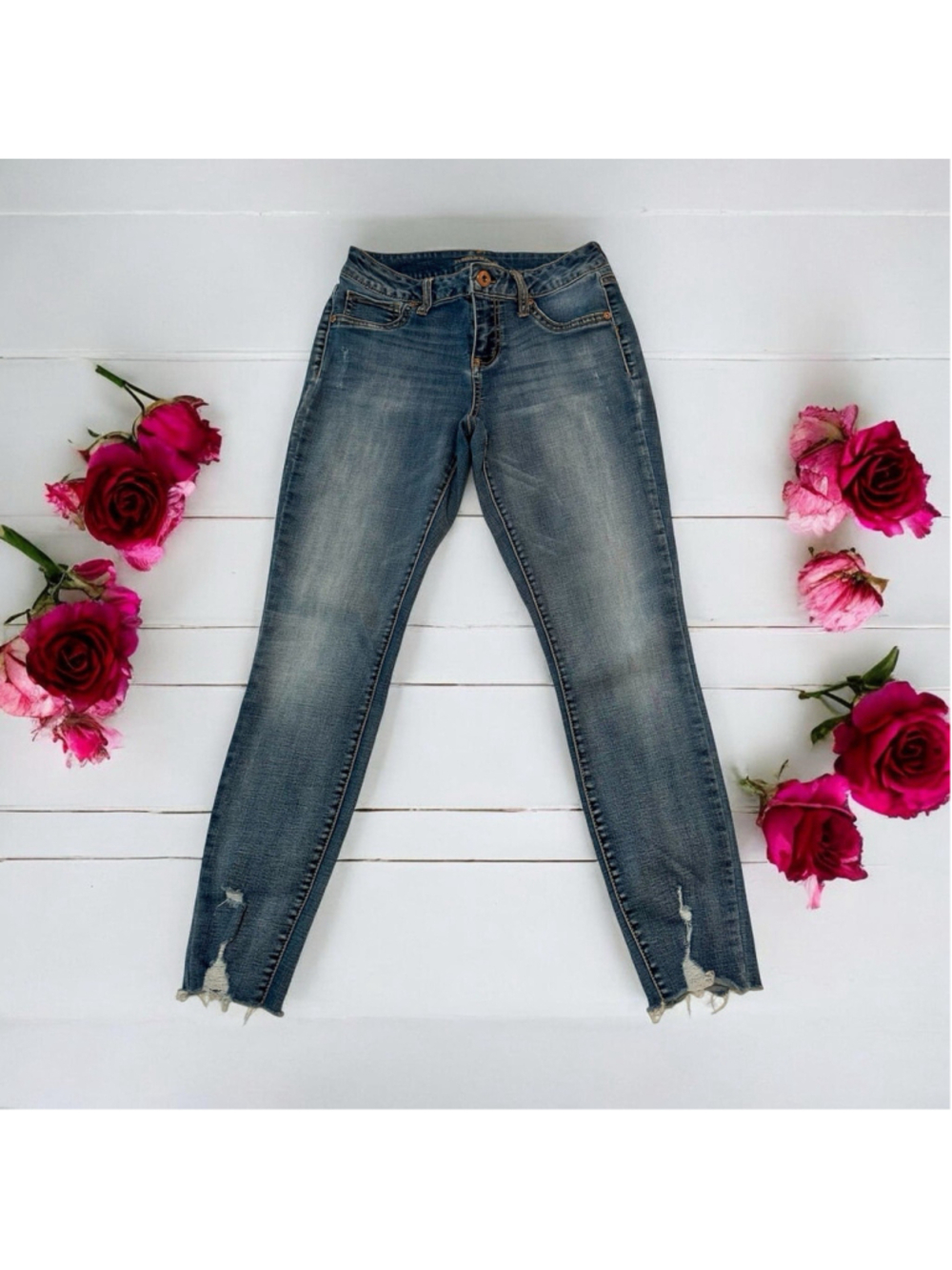 Maurices Distressed Ankle Jeans Raw Hem Womens Small 28 X 30 Blue Cowgirl Farm